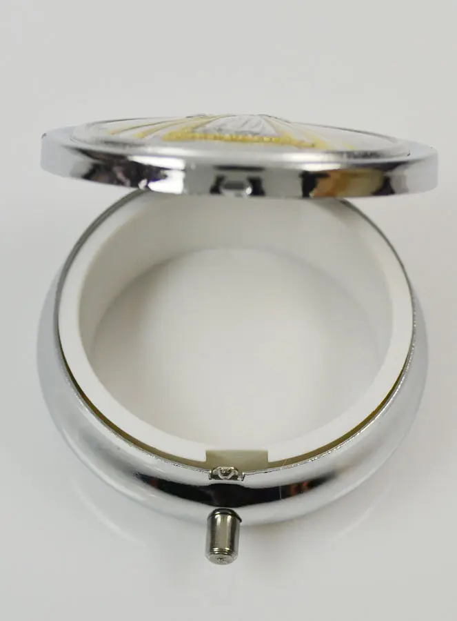 Jesus the Compassionate Pillbox - Box & Silver Medal (pic 4)