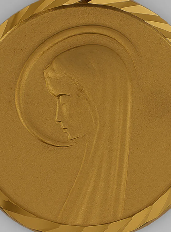 Virgin Mary with Veil Medal in 9 Carats Gold (pic 2)