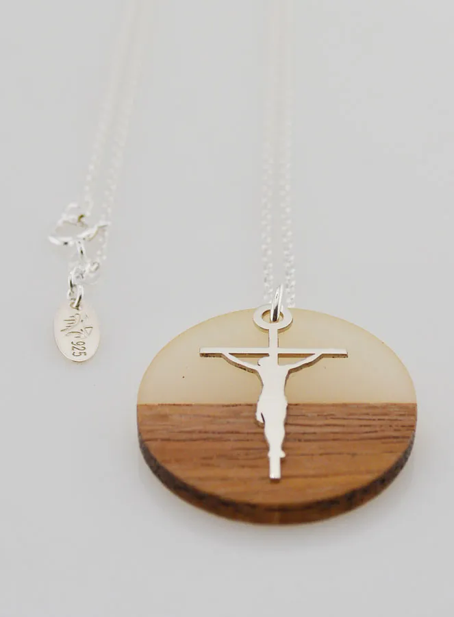 Religious Necklace Silver - Wood Resin Pendant and Cross of Jesus (pic 4)
