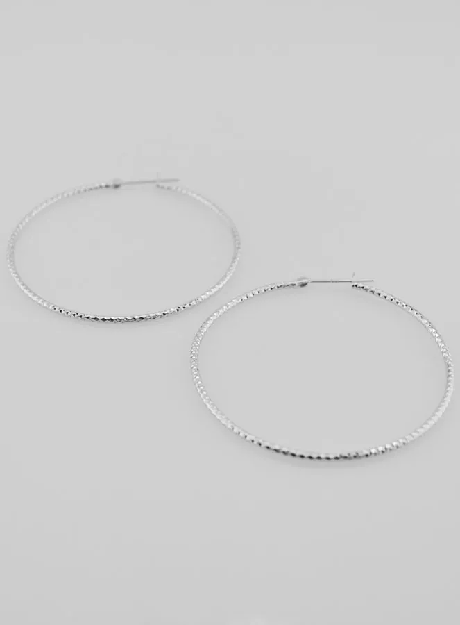 Hammered Creole Earrings in Rhodium-Plated 925 Silver - 50mm (pic 2)