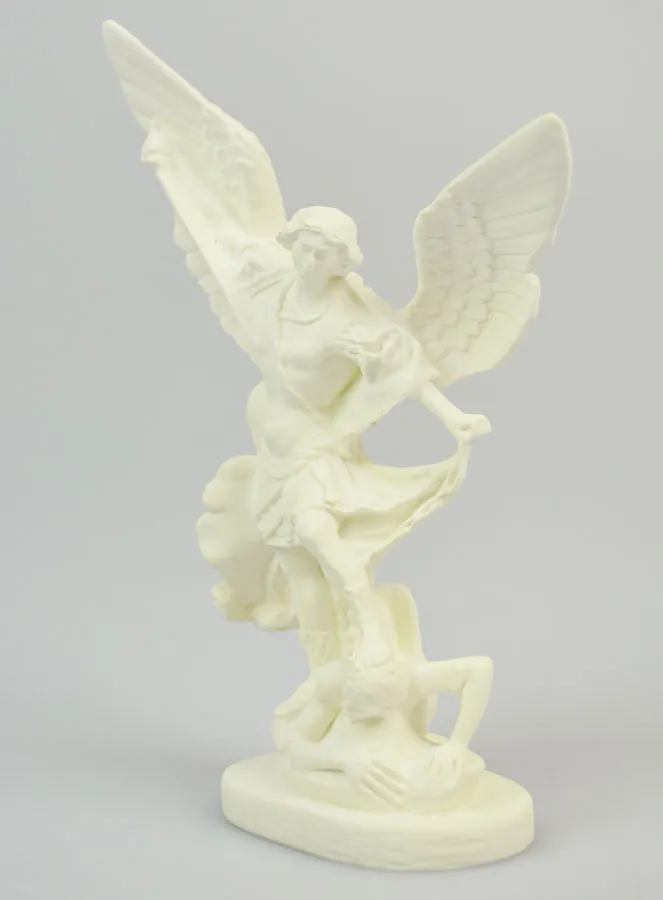 Phosphorescent Resin Statue of Saint Michael - 15cm (pic 2)