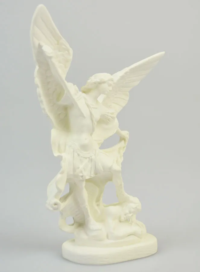 Phosphorescent Resin Statue of Saint Michael - 15cm (pic 3)