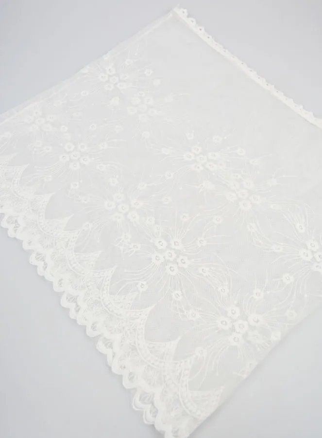 Embroidered Mantilla Veil - White (pic 3)