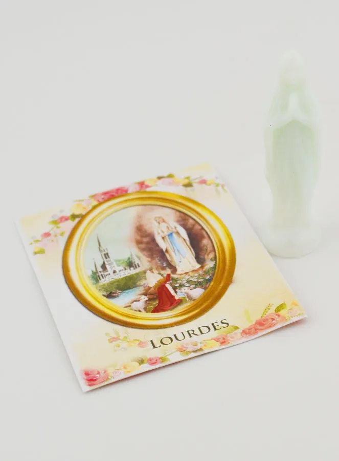 Fluorescent Statue Our Lady of Lourdes with Card - 8cm (pic 1)