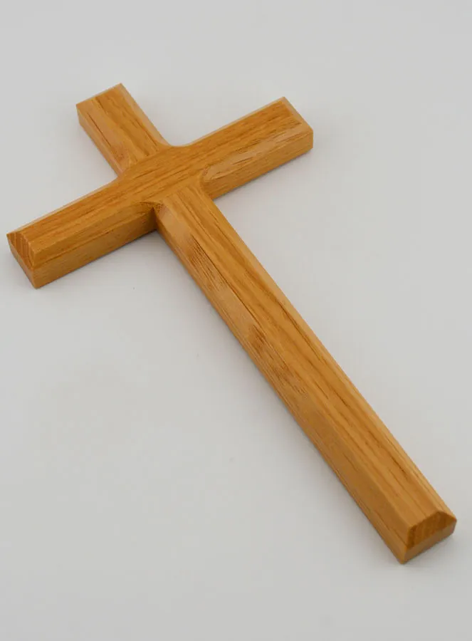 Natural Oak Crucifix – 18cm (pic 3)