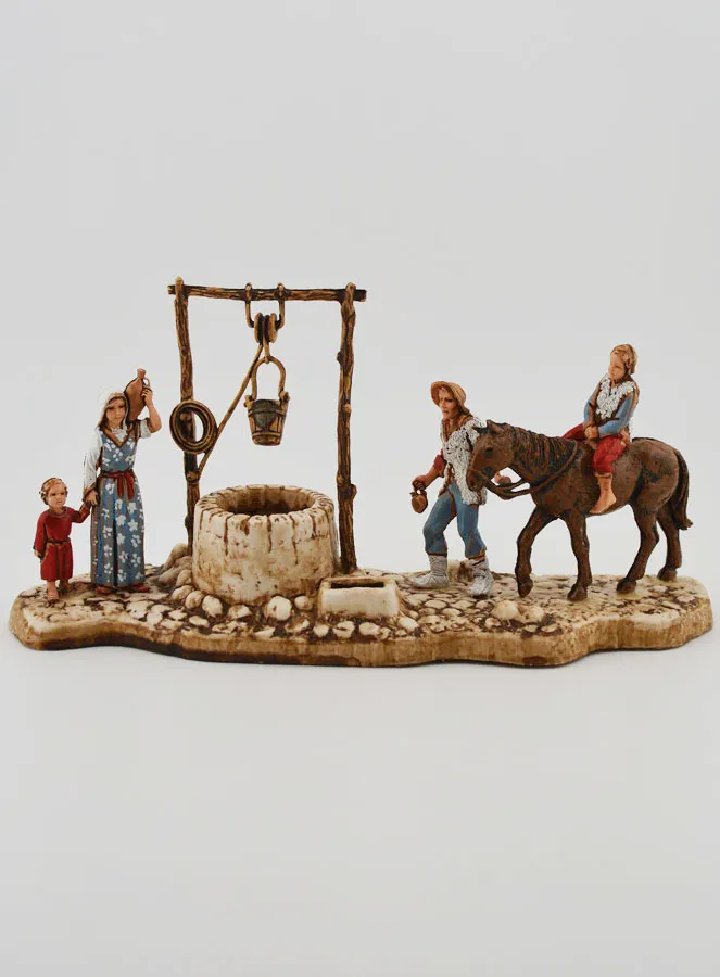 Nativity Figure At The Well – 6 cm (pic 1)