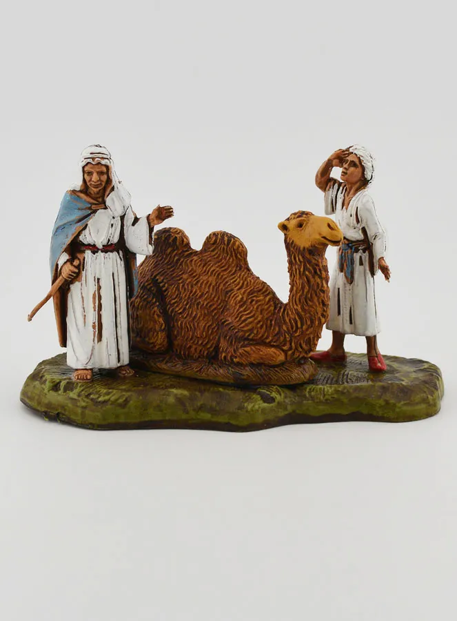 Nativity Figure Camel Drivers and Seated Camel – 6cm (pic 1)