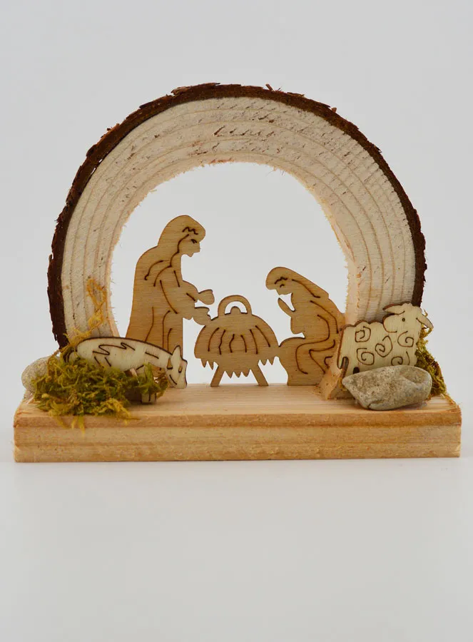 Natural Wood Nativity Scene – Rounded (pic 1)